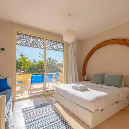 Mangroovy - Spacious Boho 2 Bedroom Pool View
