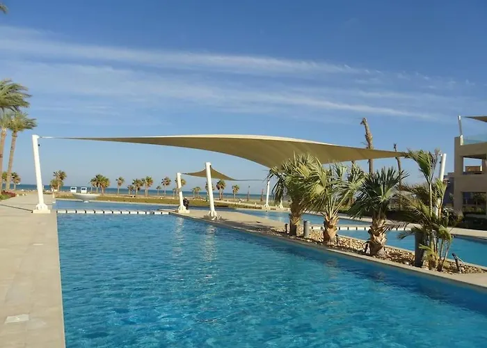 Daire Mangroovy - Spacious Boho 2 Bedroom Pool View Hurgada