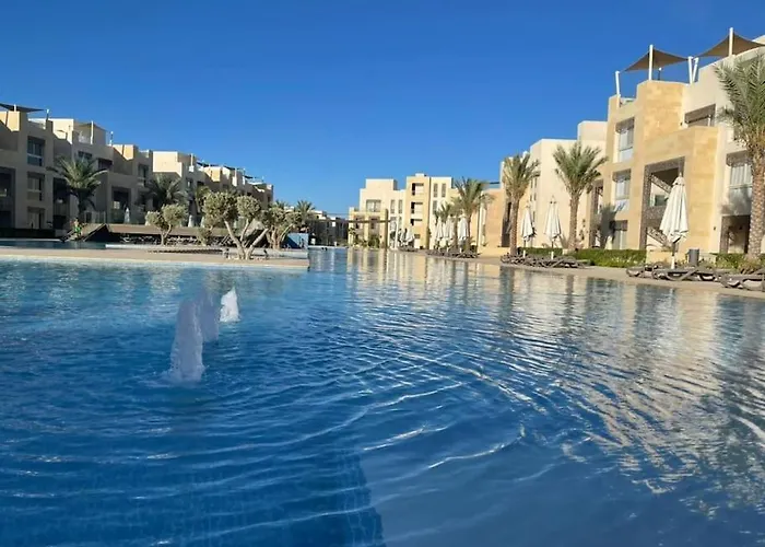 Mangroovy - Spacious Boho 2 Bedroom Pool View Daire
