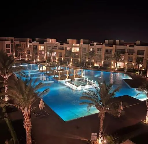 Mangroovy - Spacious Boho 2 Bedroom Pool View *