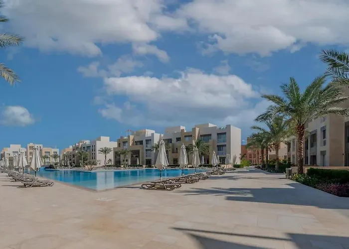 Mangroovy - Spacious Boho 2 Bedroom Pool View Daire *
