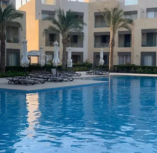 Daire Mangroovy - Spacious Boho 2 Bedroom Pool View *