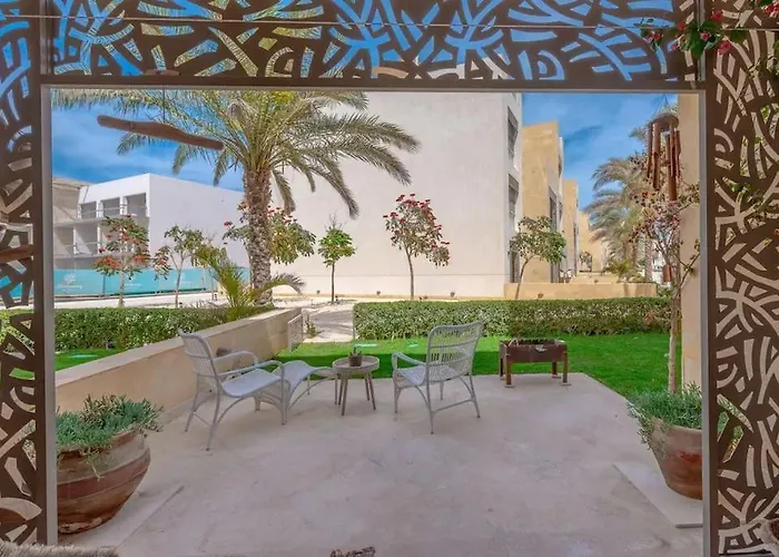Daire Mangroovy - Spacious Boho 2 Bedroom Pool View *
