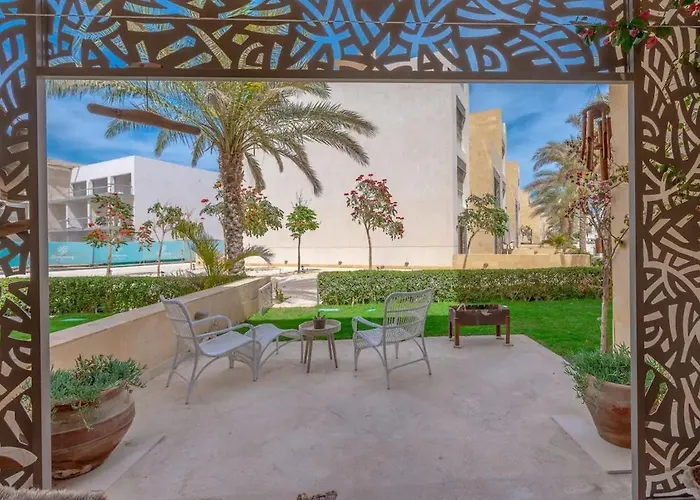 Mangroovy - Spacious Boho 2 Bedroom Pool View Gurdaka