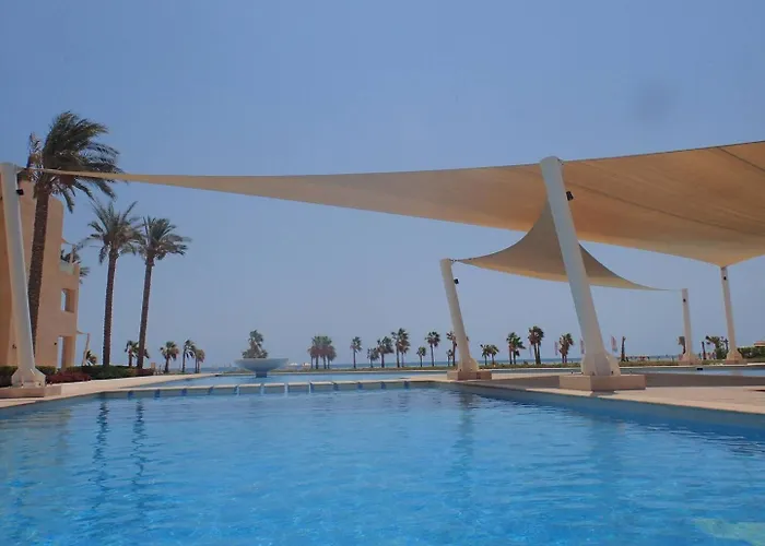 Mangroovy - Spacious Boho 2 Bedroom Pool View Apartman *