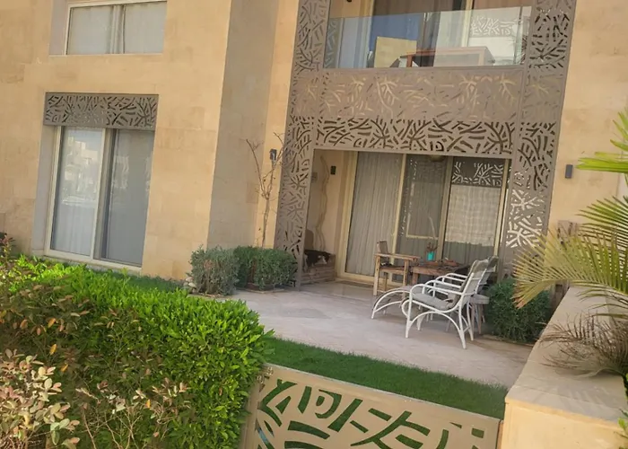 Mangroovy - Spacious Boho 2 Bedroom Pool View
