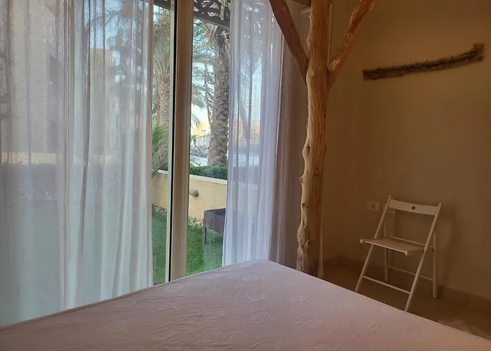 Mangroovy - Spacious Boho 2 Bedroom Pool View Apartman *